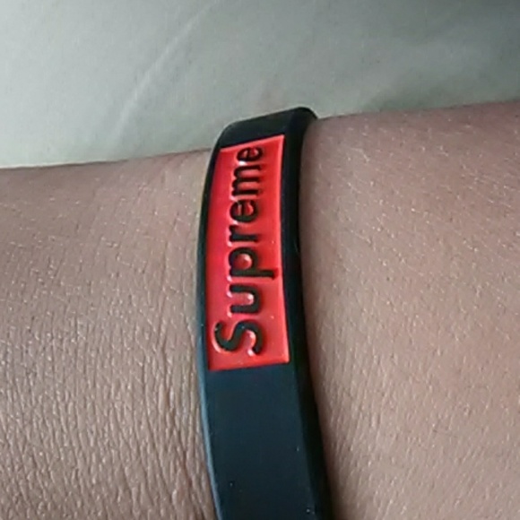 Supreme Bracelet - Picture 1 of 2